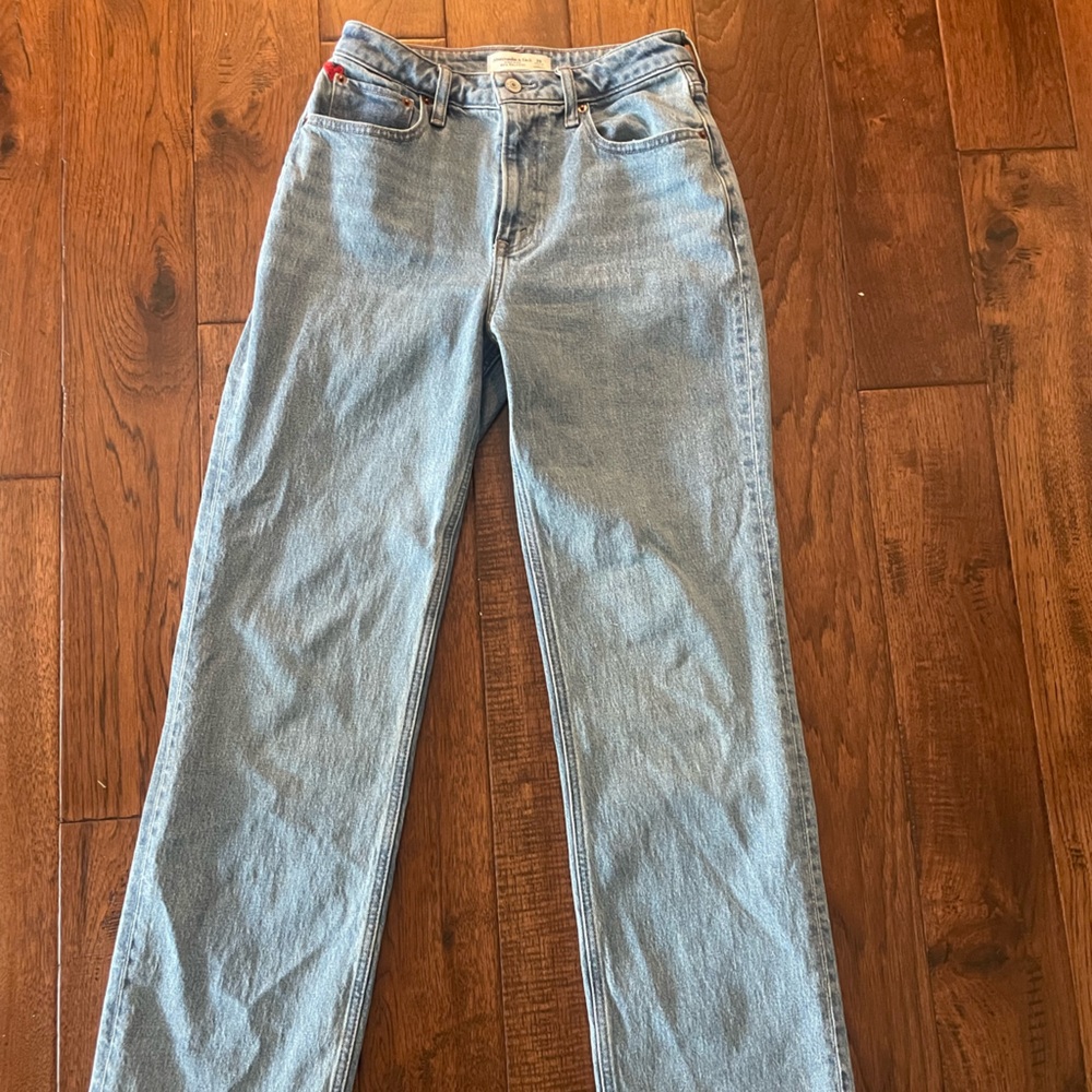 Abercrombie & Fitch Women's Light Blue High Rise Relaxed 90s Jeans - Curve Love